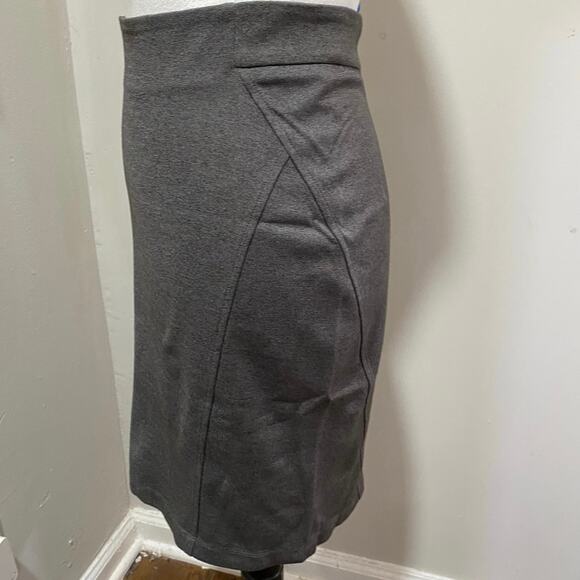 J McLaughlin Grey Stretch Knit Pencil Skirt Size 2 Above the Knee Bandage Style - Picture 2 of 7